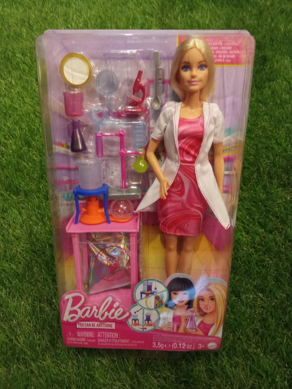 Coffret neuf sous emballage Barbie scientifique chimiste